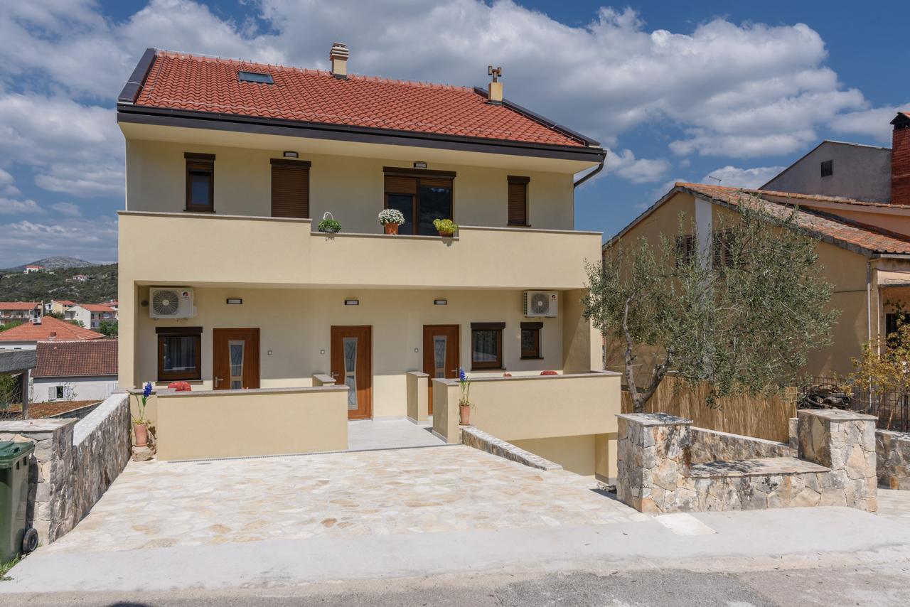 Apartmani Marko I Ana Marina Exterior foto