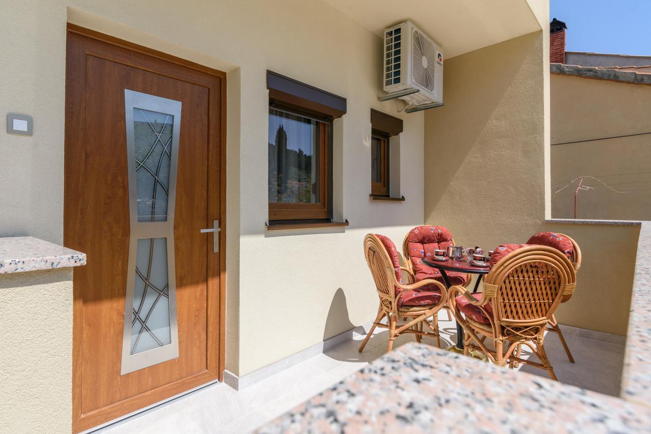 Apartmani Marko I Ana Marina Exterior foto